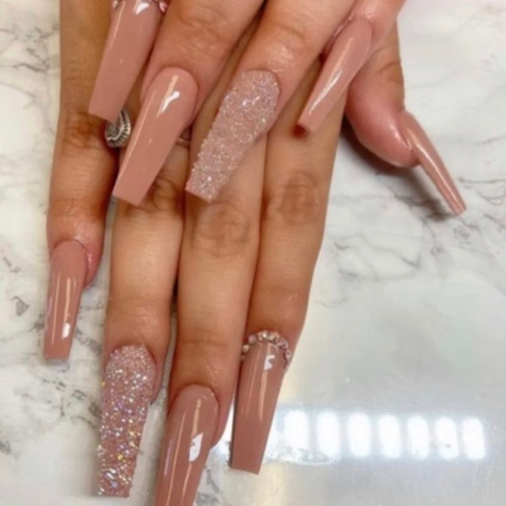 Press on nails - Picture 1 of 3